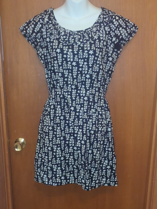Old Navy Dresses & Skirts - Old Navy Navy and White Floral Scoop-Neck Mini Dress